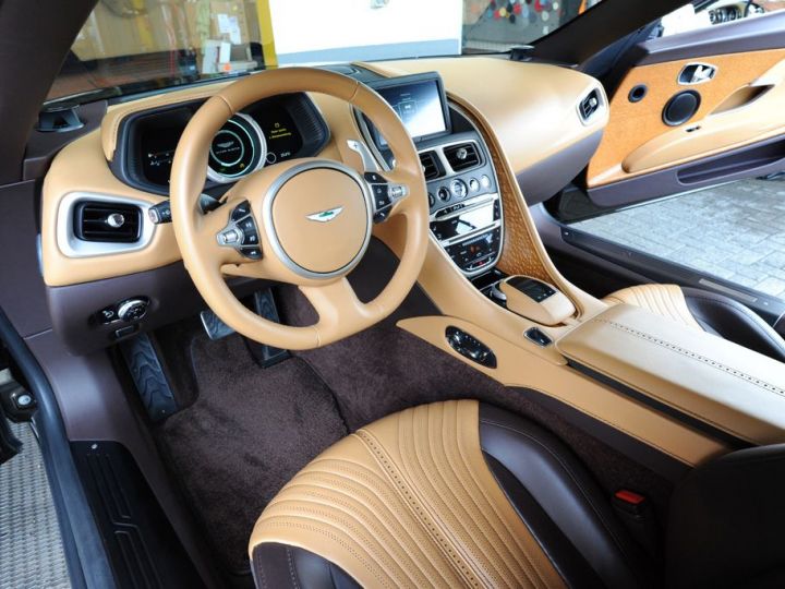 Aston Martin DB11 V12 5.2 608HP / B&O / 360° / JA 20 / Garantie 12 mois Prémium Brun - 9