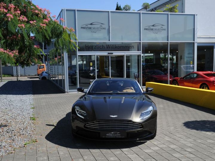 Aston Martin DB11 V12 5.2 608HP / B&O / 360° / JA 20 / Garantie 12 mois Prémium Brun - 11