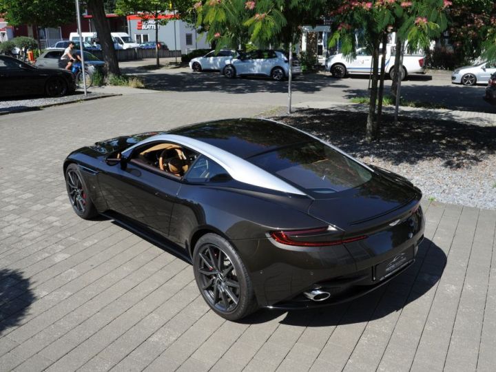 Aston Martin DB11 V12 5.2 608HP / B&O / 360° / JA 20 / Garantie 12 mois Prémium Brun - 12