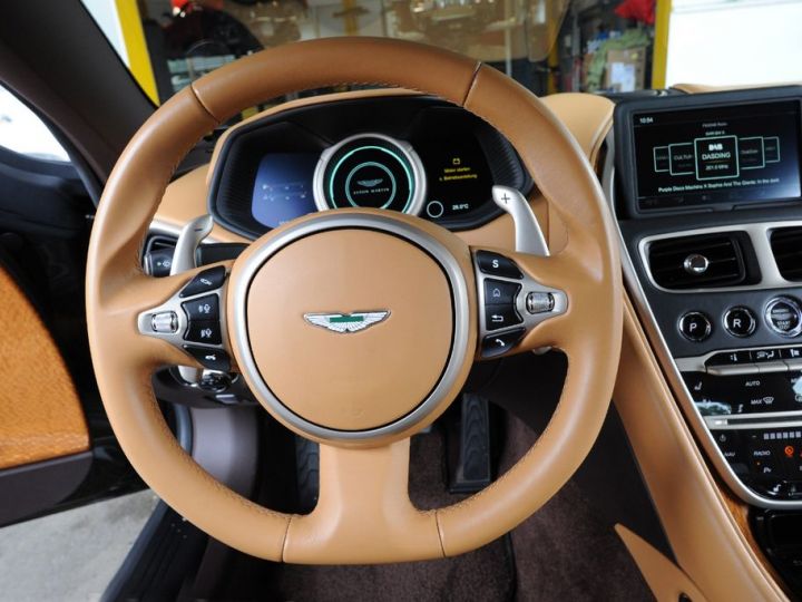 Aston Martin DB11 V12 5.2 608HP / B&O / 360° / JA 20 / Garantie 12 mois Prémium Brun - 15