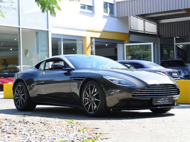 Aston Martin DB11 V12 5.2 608HP / B&O / 360° / JA 20 / Garantie 12 mois Prémium Brun - 17