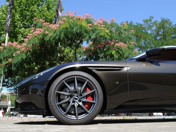 Aston Martin DB11 V12 5.2 608HP / B&O / 360° / JA 20 / Garantie 12 mois Prémium Brun - 19