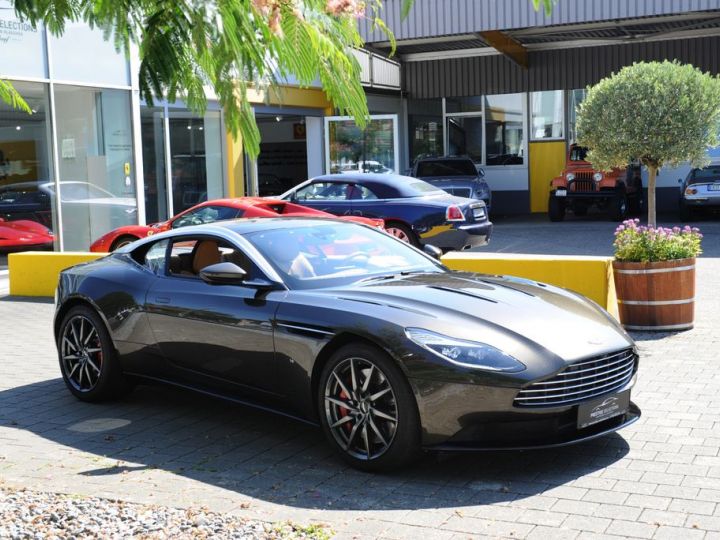 Aston Martin DB11 V12 5.2 608HP / B&O / 360° / JA 20 / Garantie 12 mois Prémium Brun - 23