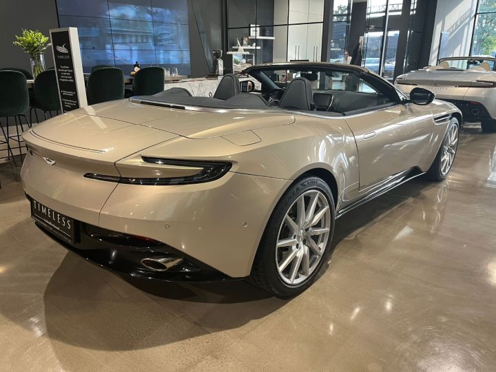 Aston Martin DB11 V8  - 2