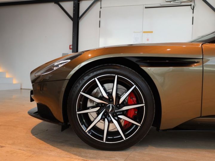 Aston Martin DB11 V8 4.0 510 Volante Sport Configuration RARE !! 360° B&O Garantie 12 Mois Prémium Vert Arden - 9