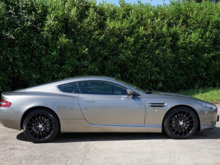 Aston Martin DB9 ASTON MARTIN DB9 COUPE 5.9 V12 455 Ch TOUCHTRONIC - GARANTIE 12 MOIS - Entretien Full Aston Martin - Sièges électriques Et Chauffants - Régulateur De Tungsten Silver - 4