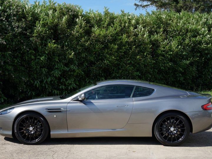 Aston Martin DB9 ASTON MARTIN DB9 COUPE 5.9 V12 455 Ch TOUCHTRONIC - GARANTIE 12 MOIS - Entretien Full Aston Martin - Sièges électriques Et Chauffants - Régulateur De Tungsten Silver - 8