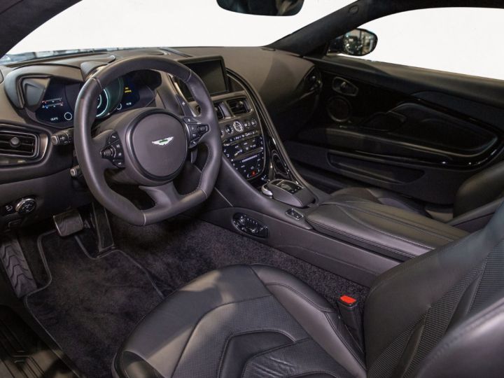 Aston Martin DBS Superleggera  - 7