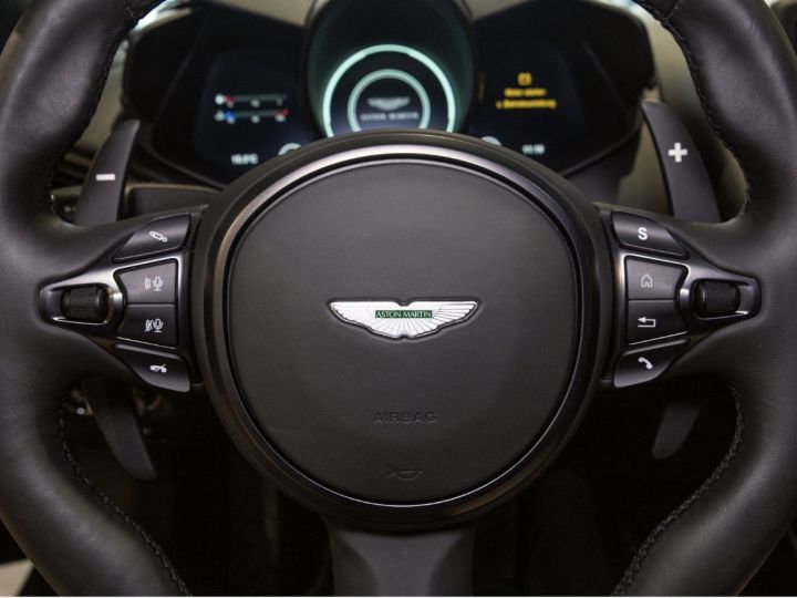 Aston Martin DBS Superleggera  - 12