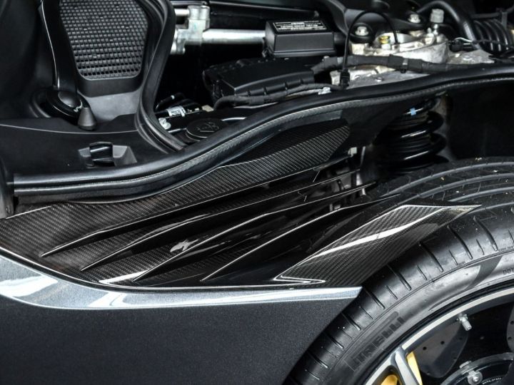 Aston Martin DBS Superleggera 5.2 V12 Full Carbon + Q Spécial 1ère main Garantie 12 mois GRIS XENON - 7