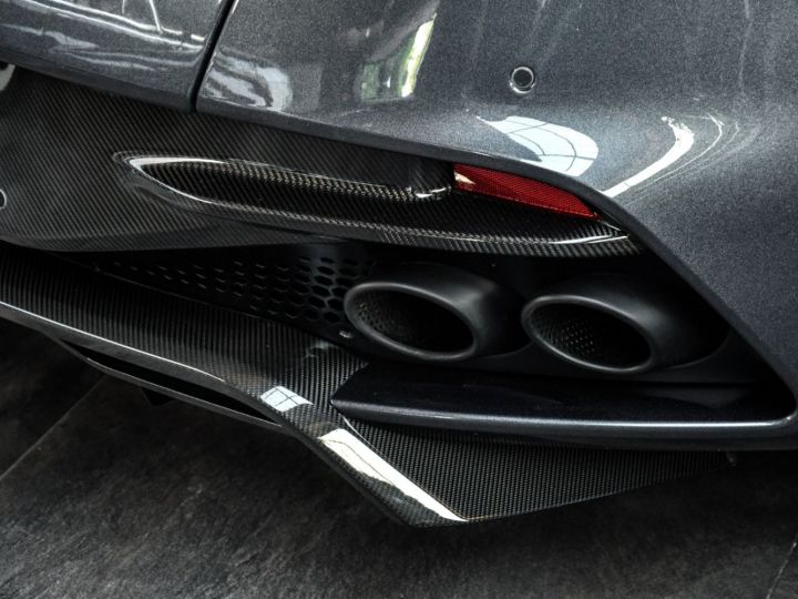 Aston Martin DBS Superleggera 5.2 V12 Full Carbon + Q Spécial 1ère main Garantie 12 mois GRIS XENON - 8