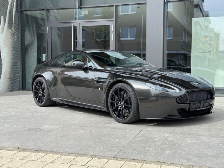 Aston Martin V12 Vantage 5.9 576 7-Speed Sportshift III 1èreM Audio System Aston Martin Premium Audio 700W Garantie 12 mois Prémium Grise - 3