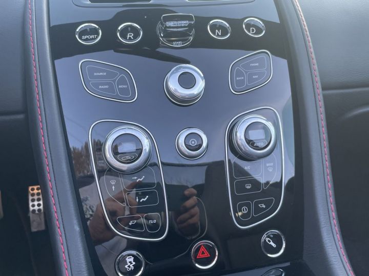 Aston Martin V12 Vantage 5.9 576 7-Speed Sportshift III 1èreM Audio System Aston Martin Premium Audio 700W Garantie 12 mois Prémium Argent - 19