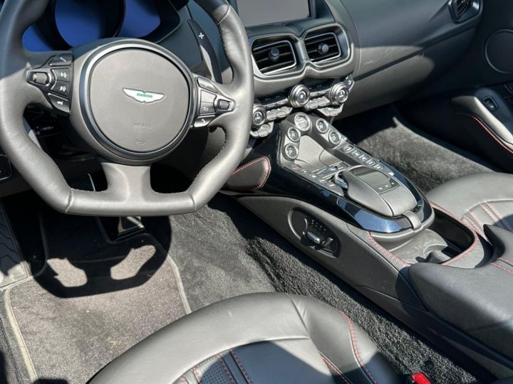 Aston Martin V8 Vantage  - 8