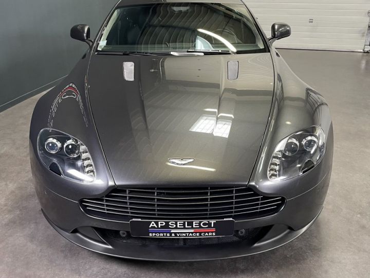 Aston Martin V8 Vantage  - 4