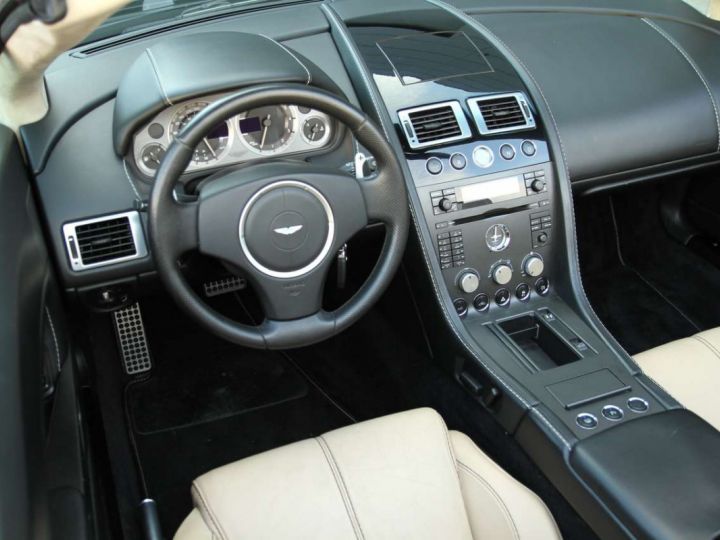 Aston Martin V8 Vantage 4.3i Roadster Noir - 12
