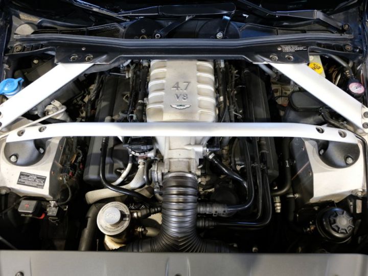Aston Martin V8 Vantage 4.7 sportshift gris - 12