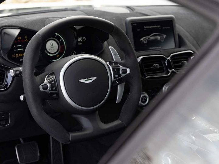 Aston Martin V8 Vantage Alcantara  - 17