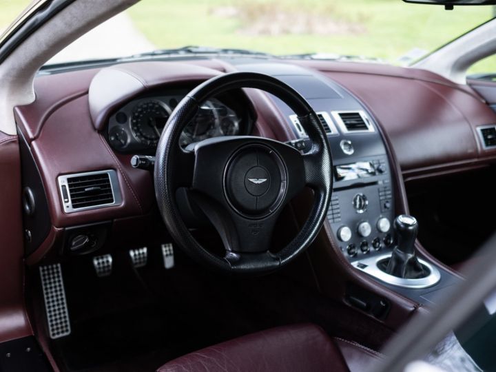 Aston Martin V8 Vantage ASTON MARTIN V8 VANTAGE 4.3 385CV - BOITE MANUELLE - 2EME MAIN - HISTORIQUE COMPLET ASTON MARTIN Gris - 13