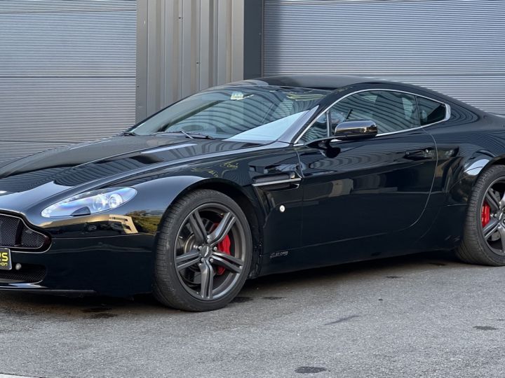 Aston Martin V8 Vantage Aston Martin V8 Vantage - crédit 750 euros par mois - 4,7 L 426 ch boîte manuelle Vendu