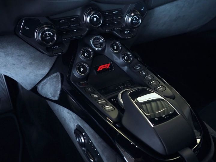 Aston Martin V8 Vantage F1 EDITION / Carbone / 360° / Garantie Noir - 15