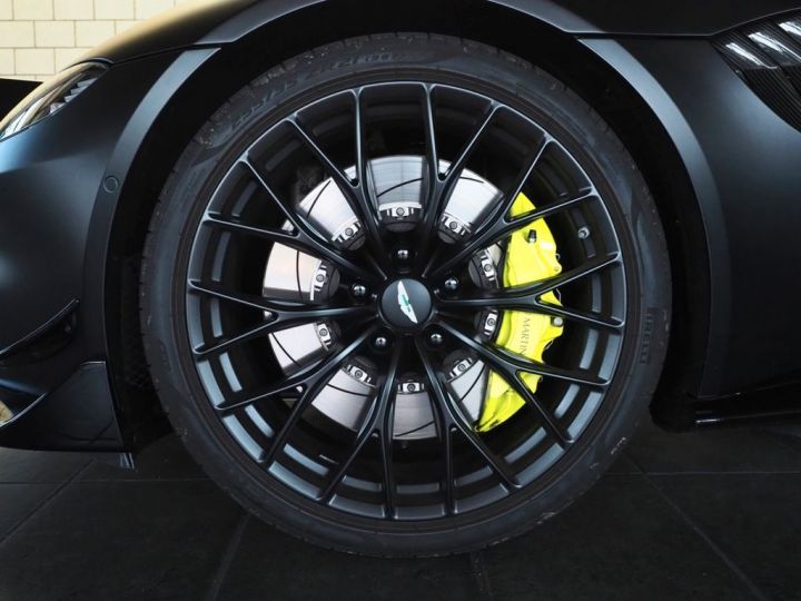 Aston Martin V8 Vantage F1 EDITION / Carbone / 360° / Garantie Noir - 9
