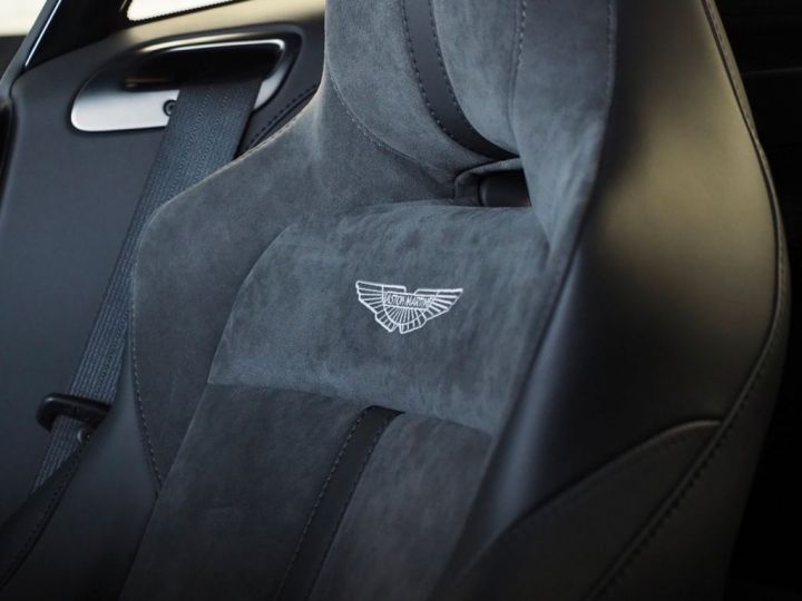 Aston Martin V8 Vantage F1 EDITION / Carbone / 360° / Garantie Noir - 14
