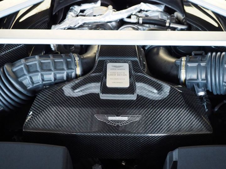 Aston Martin V8 Vantage F1 EDITION / Carbone / 360° / Garantie Noir - 21