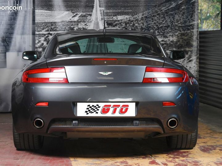 Aston Martin V8 Vantage faible kilometrage Gris - 3