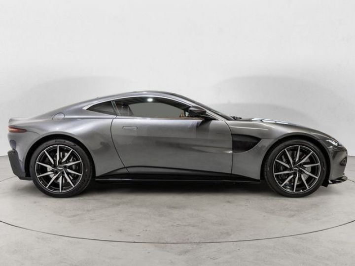 Aston Martin V8 Vantage MAGNETIC SILVER INTERIEUR BEIGE CAMERA 360° 2 SIEGES ELEC SON HAUT DE GAMME GARANTIE 12 MOIS PREMIERE MAIN Magnetic Silver - 13