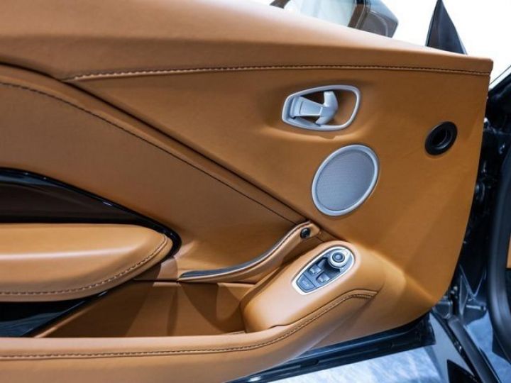 Aston Martin V8 Vantage MAGNETIC SILVER INTERIEUR BEIGE CAMERA 360° 2 SIEGES ELEC SON HAUT DE GAMME GARANTIE 12 MOIS PREMIERE MAIN Magnetic Silver - 16