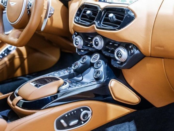 Aston Martin V8 Vantage MAGNETIC SILVER INTERIEUR BEIGE CAMERA 360° 2 SIEGES ELEC SON HAUT DE GAMME GARANTIE 12 MOIS PREMIERE MAIN Magnetic Silver - 18