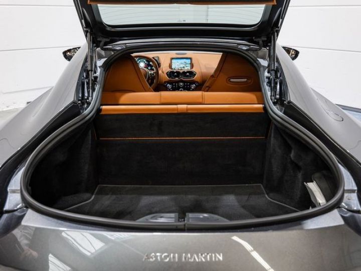 Aston Martin V8 Vantage MAGNETIC SILVER INTERIEUR BEIGE CAMERA 360° 2 SIEGES ELEC SON HAUT DE GAMME GARANTIE 12 MOIS PREMIERE MAIN Magnetic Silver - 23