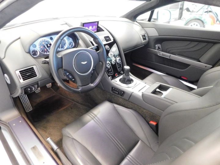 Aston Martin V8 Vantage s bvm- 2016 17202 kms Gris - 4