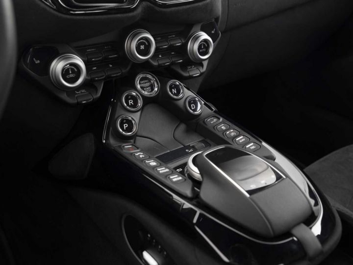 Aston Martin Vantage V8  - 14