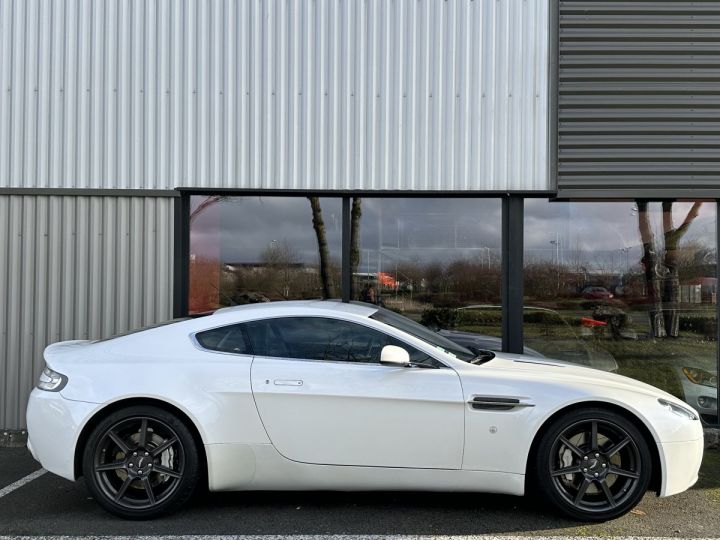 Aston Martin Vantage V8 VANTAGE 4.3 384cv blanc métal nacré - 6