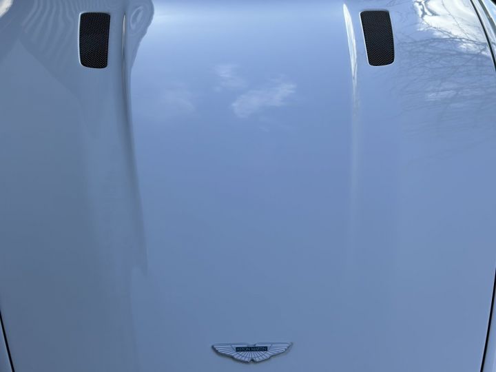 Aston Martin Vantage V8 VANTAGE 4.3 384cv blanc métal nacré - 11