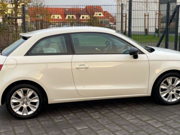 Audi A1 1.2 TFSI 86  *boite manuelle* 11/2012 Blanc métal  - 5