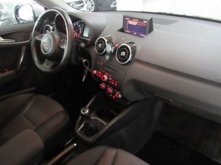 Audi A1 Sportback 1.2 TFSI 86 Ambition *BM*10/2012 noir métal - 4