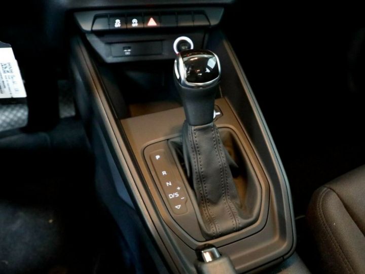 Audi A1 Sportback  II 35 TFSI 150  S TRONIC 7 /10/2019 noir métal - 15