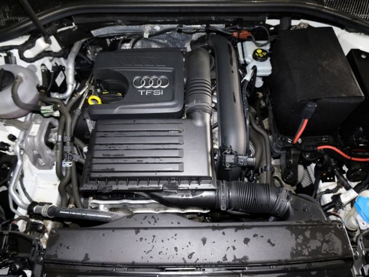 Audi A3 1.2 TFSI 105CH FAP AMBIENTE 3P Blanc - 11