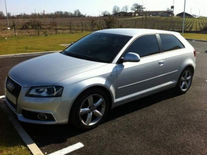 Audi A3 1.6 TDI 105cv STREAM LINE 3P      Diesel GRIS METAL - 1