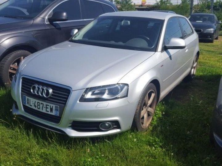 Audi A3 1.6 TDI 105cv STREAM LINE 3P      Diesel GRIS METAL - 2