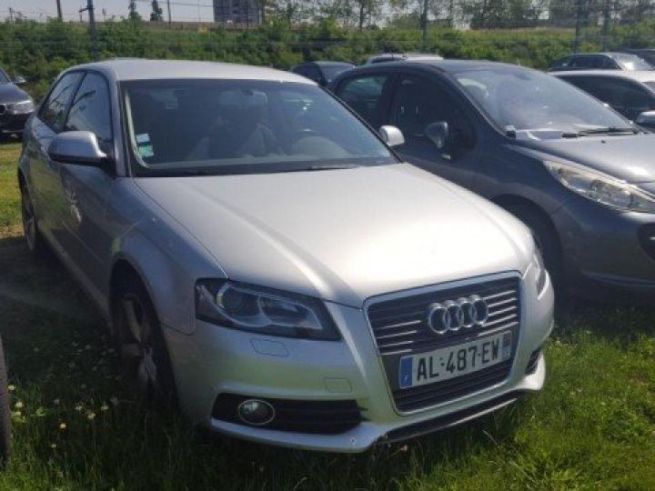 Audi A3 1.6 TDI 105cv STREAM LINE 3P      Diesel GRIS METAL - 3