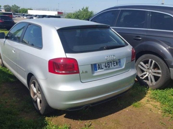 Audi A3 1.6 TDI 105cv STREAM LINE 3P      Diesel GRIS METAL - 6