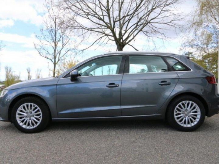 Audi A3 Sportback 1.4 TFSI 150 ULTRA S-TRONIC7 5P     Essence GRIS DAYTONA - 4