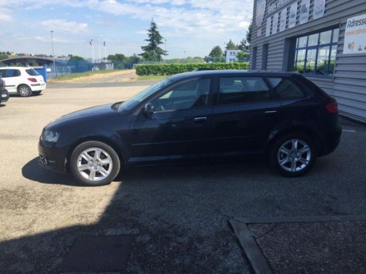 Audi A3 Sportback 1.6 TDI 105cv DPF BUSINESS LINE S-TRONIC7     Diesel BLEU ABYSSE NACREE - 4