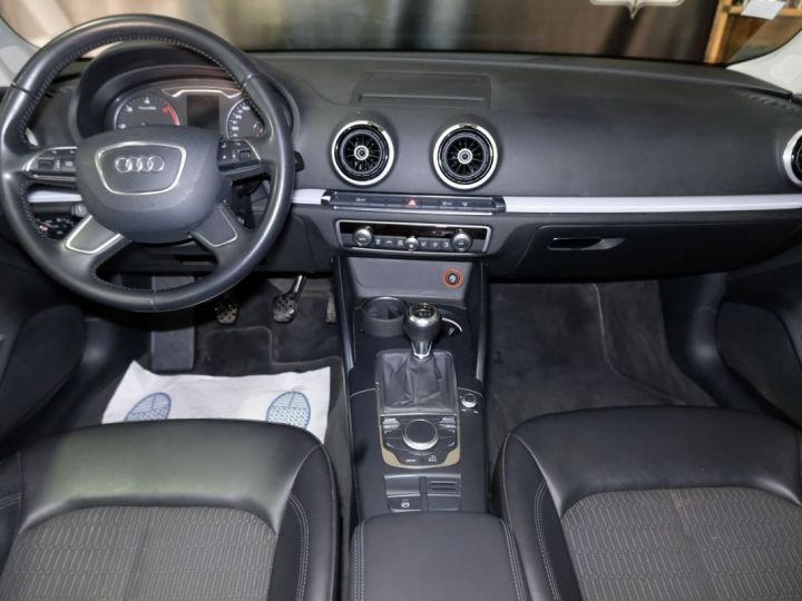 Audi A3 Sportback 1.6 TDI 110CH FAP AMBIENTE Bleu - 8