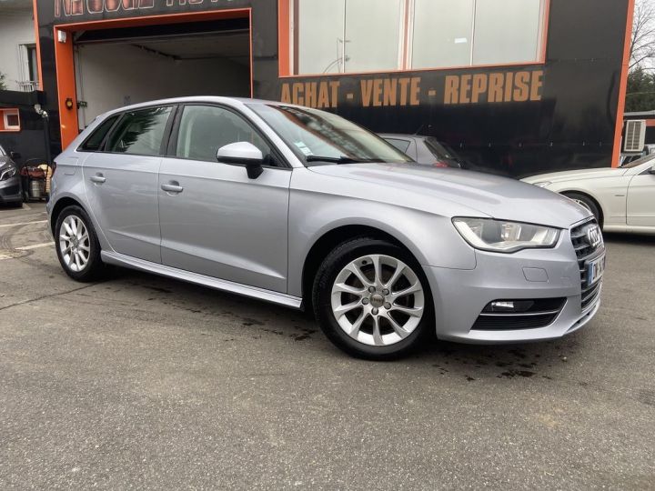 Audi A3 Sportback 1.6 TDI 110CH ULTRA FAP ATTRACTION Gris - 2