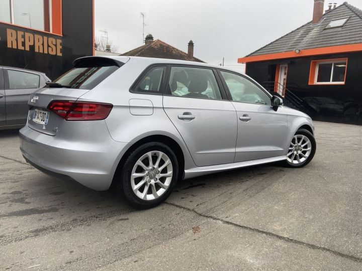 Audi A3 Sportback 1.6 TDI 110CH ULTRA FAP ATTRACTION Gris - 3